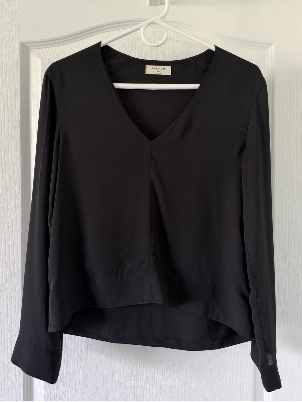 Aritzia Babaton Black V-Neck Long Sleeve Blouse Size XXS